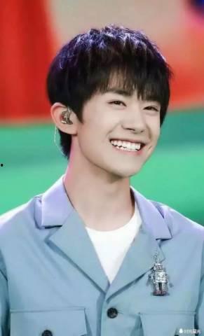 易烊千玺 搞笑,笑点满满，欢乐无限